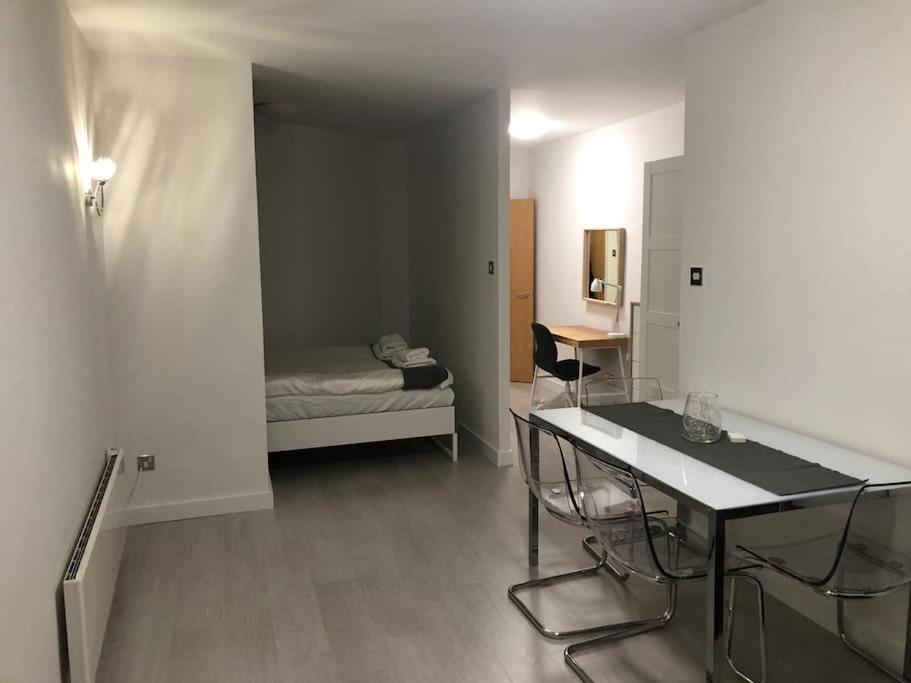Stunning Apartment In Leeds- Financial District Лидс Экстерьер фото