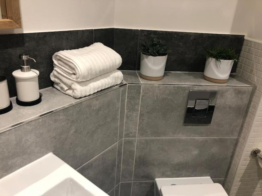 Stunning Apartment In Leeds- Financial District Лидс Экстерьер фото